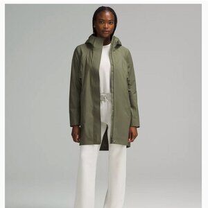 Lululemon NWT Rain Rebel Jacket Medium Olive size 12